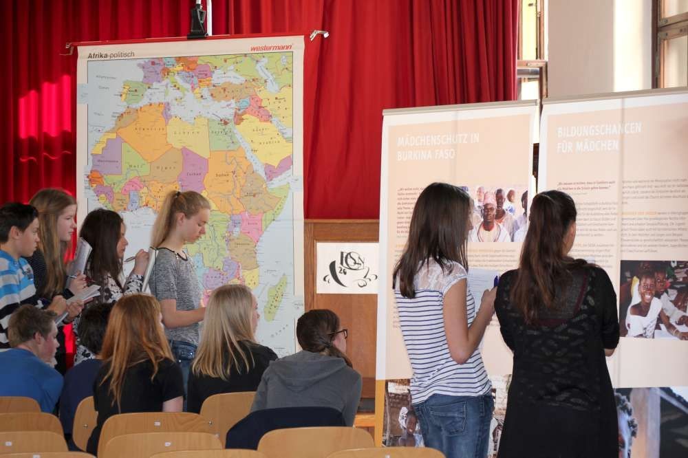 Mädchenschutzausstellung WENDEMIS WÜRDE in Gymnasium in Niesky