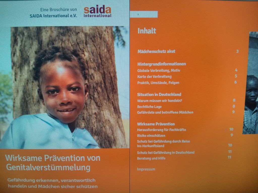 Neue Präventionsbroschüre: Mädchen in Deutschland vor Genitalverstümmelung schützen